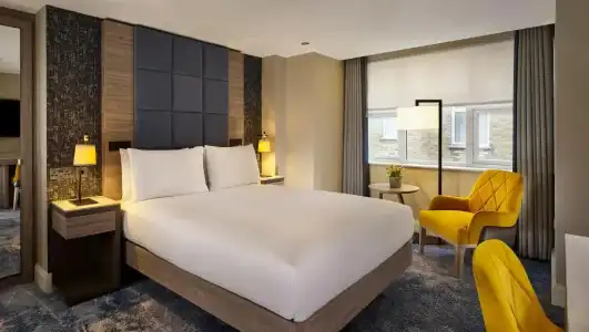 DoubleTree by Hilton London West End - 33