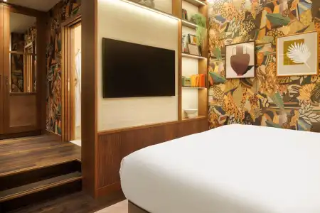 The Trafalgar St. James London, Curio Collection by Hilton - 73