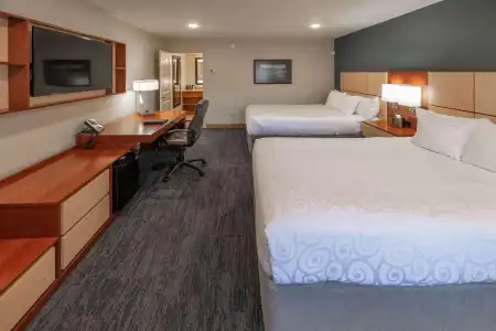 Best Western Plus Clocktower Inn - 4