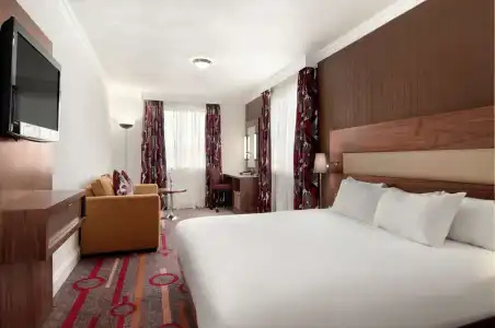 DoubleTree by Hilton Bristol North - 48