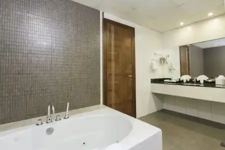 City Premiere Marina Apartments - 24