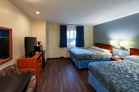 Econo Lodge Motel Village - 52