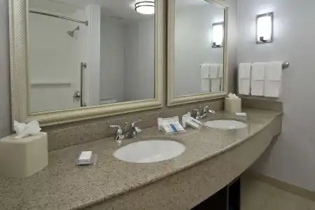 Hilton Garden Inn Sonoma County Airport - 8