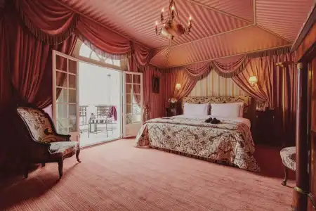 L'Hotel - 4