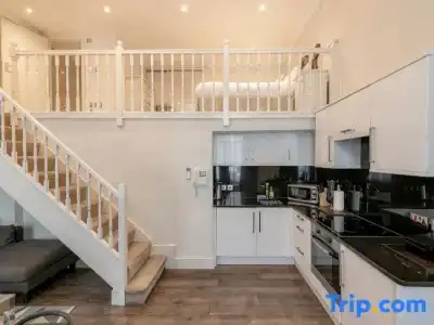 Queensgate Court - 306