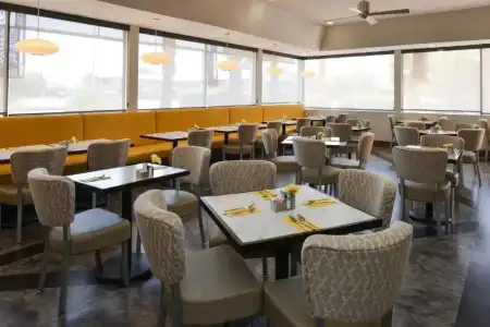 Royal Sun & Suites - 90