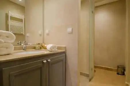 Riad Ayni - 30