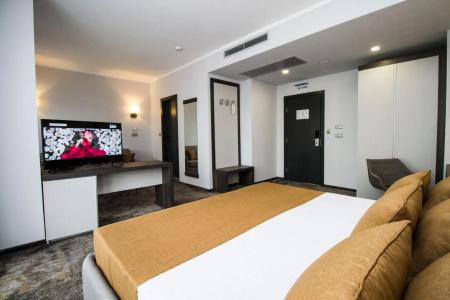 Best Western Plus Premium Inn - 53