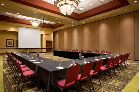 Embassy Suites Lincoln - 23