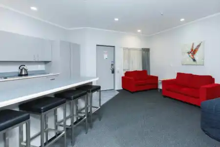 Aubyn Court Spa Motel - 57