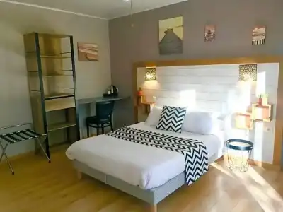 Hôtel Les Volets Rouges - Cassis - 40