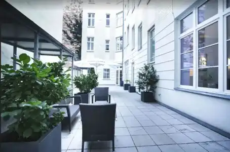 Garner Berlin - Checkpoint Charlie by IHG - 27