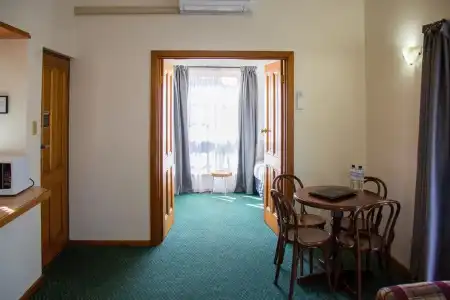 Arkana Motor Inn & Terrace Apartments - 69