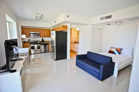 Pelican Residence at One Broadway - 5