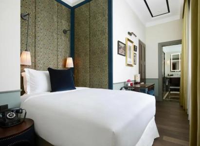 Maxwell Reserve Singapore, Autograph Collection - 44