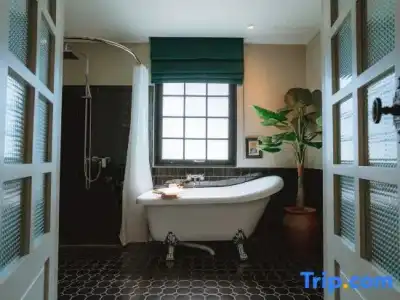 Thomas - 16
