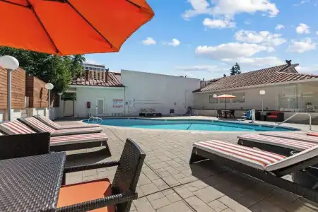 Vagabond Inn Executive Old Town - 40