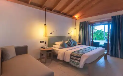 Vilamendhoo Island Resort & Spa - 11