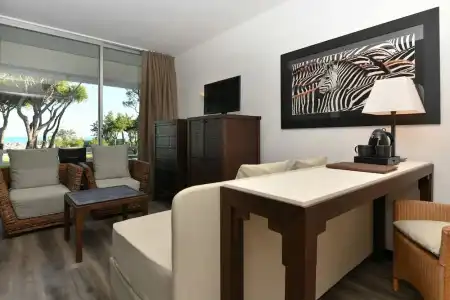 Bellevue & Resort - 169