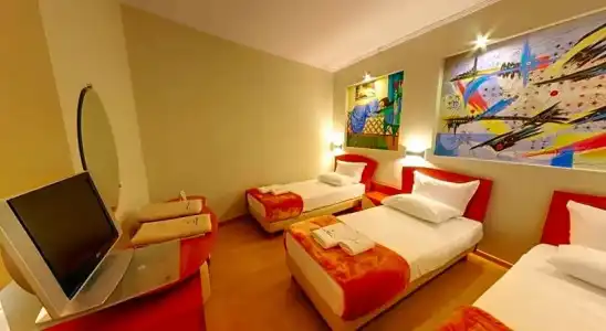 Saranda International - 10