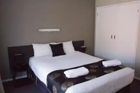 Blue Whale Motor Inn & Apartments - 24