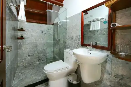 Threeway Riverside Villa - 15