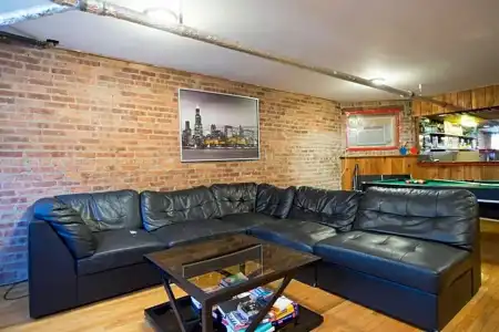 Wrigley Hostel - 60
