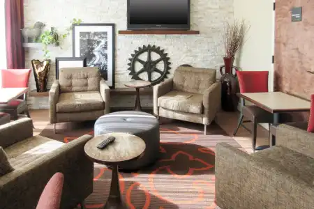 Spark by Hilton Atlanta Airport South College Park - 1