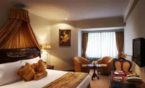 The Royal Plaza - 11