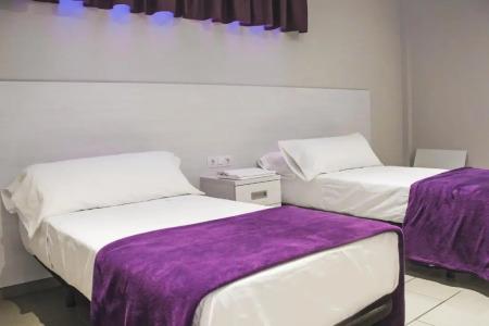 Pins Platja Apartments - 43