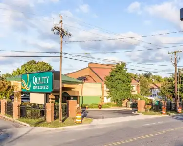 Quality Inn & Suites Coliseum - 10