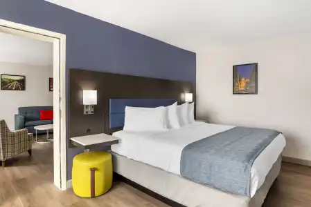 Best Western Premier Richmond City Gateway - 90