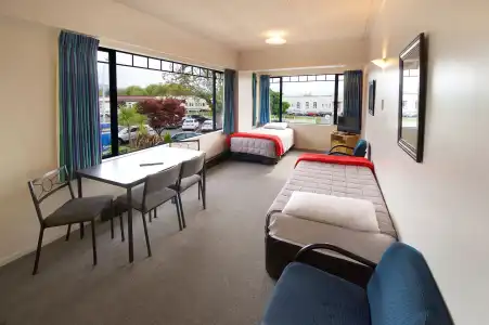 Ambassador Thermal Motel - 6
