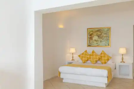 Above Blue Suites - 125