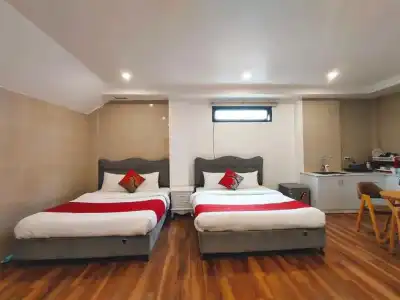 Ngan Pho Studio & - 200