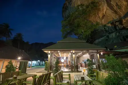 Tonsai Bay Resort - 42