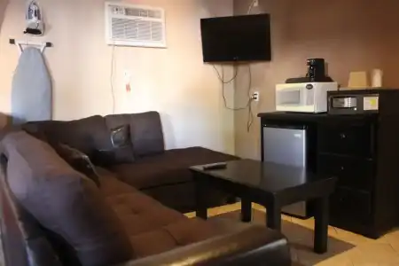 Paradise Inn & Suites - 14