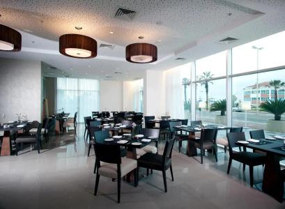 West All Suites - 26