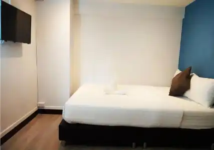 Sleep With Me Bangkok - BTS Phra Khanong - 2