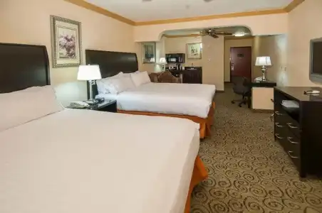 Holiday Inn Express and Suites Bakersfield Central by IHG - 3