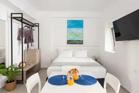 Cozy Corner Luxury Apartments - 4