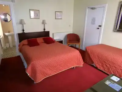 Averon Guest House - 33