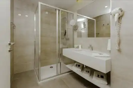 Romana Beach Apartments - 9
