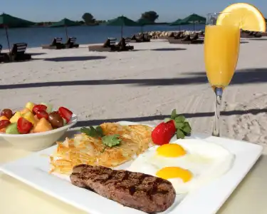 DreamView Beachfront & Resort - 10