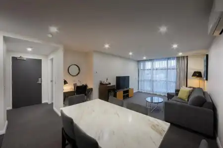 Avenue Canberra - 5