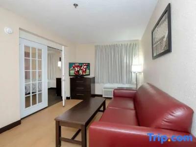 Red Roof Plus+ Phoenix West - 64