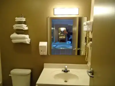 Super 8 by Wyndham Niagara Falls NY - 29