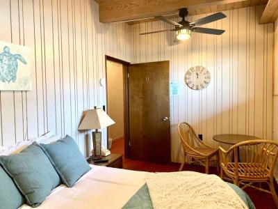 Breakers Boutique Inn - 46