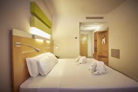 Puccini Milan, Tapestry Collection by Hilton - 25