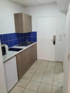 Larnaca Bay Suites - 51